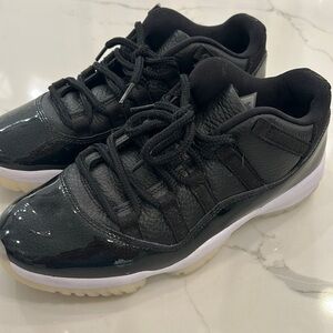 Jordan retro 11. Perfect condition worn once.